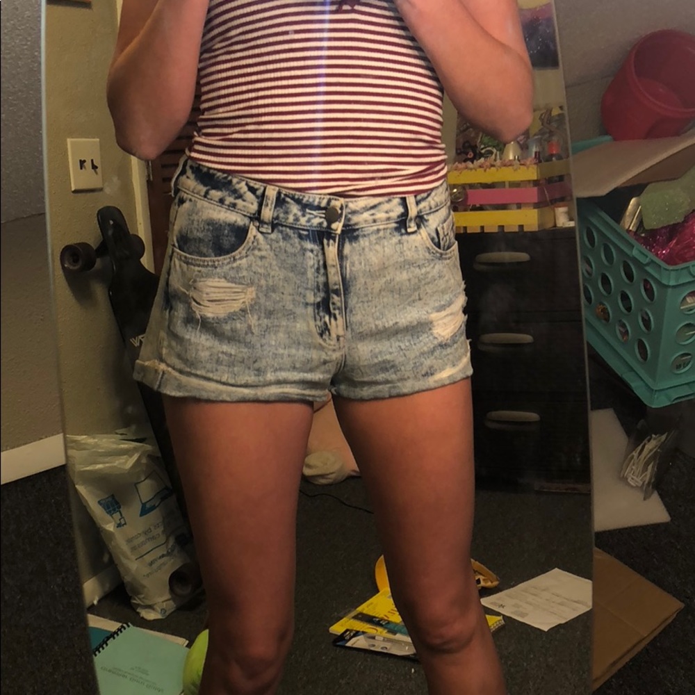 Acid wash blue jean high-waisted shorts